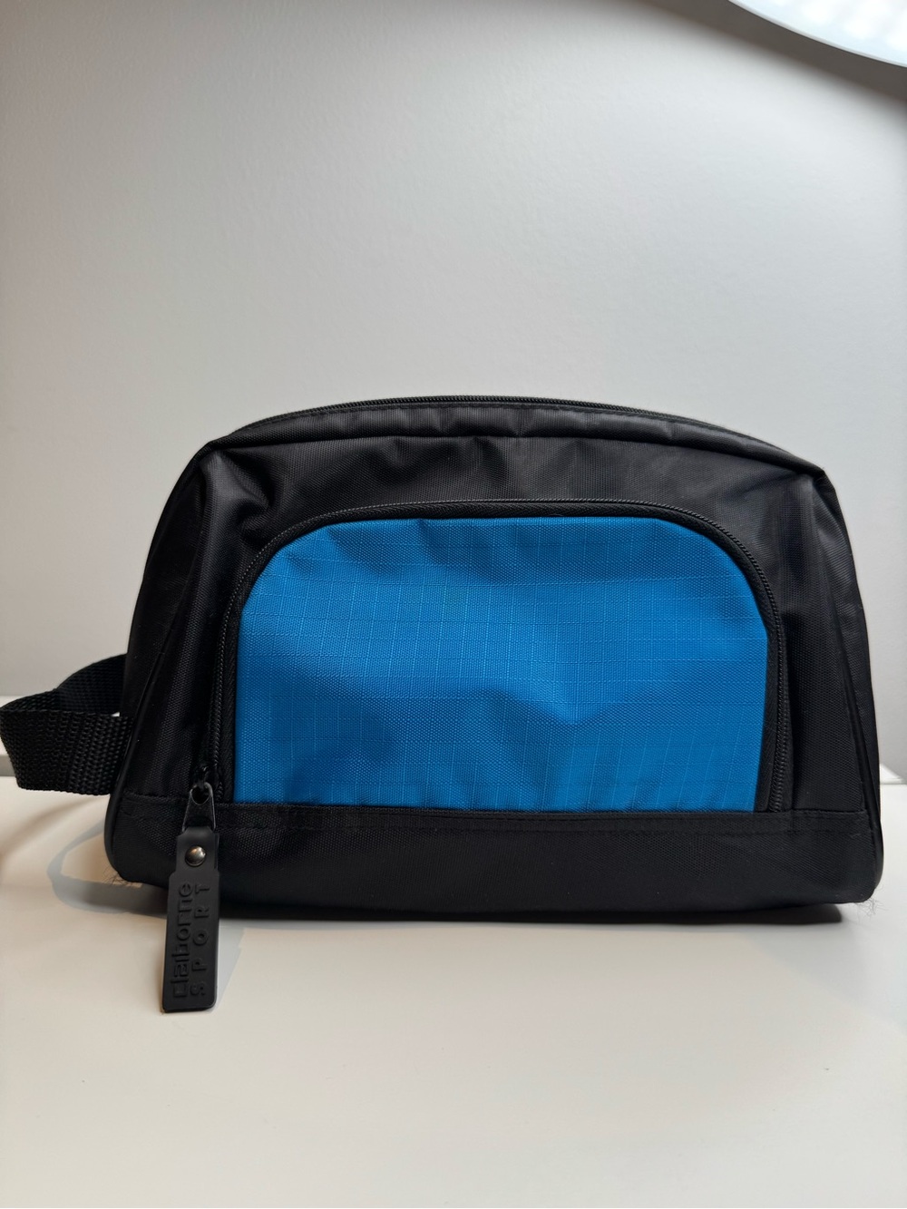Claiborne Sport Black Blue Travel Toiletry Bag Dopp Kit Mens Womens Nylon Zip